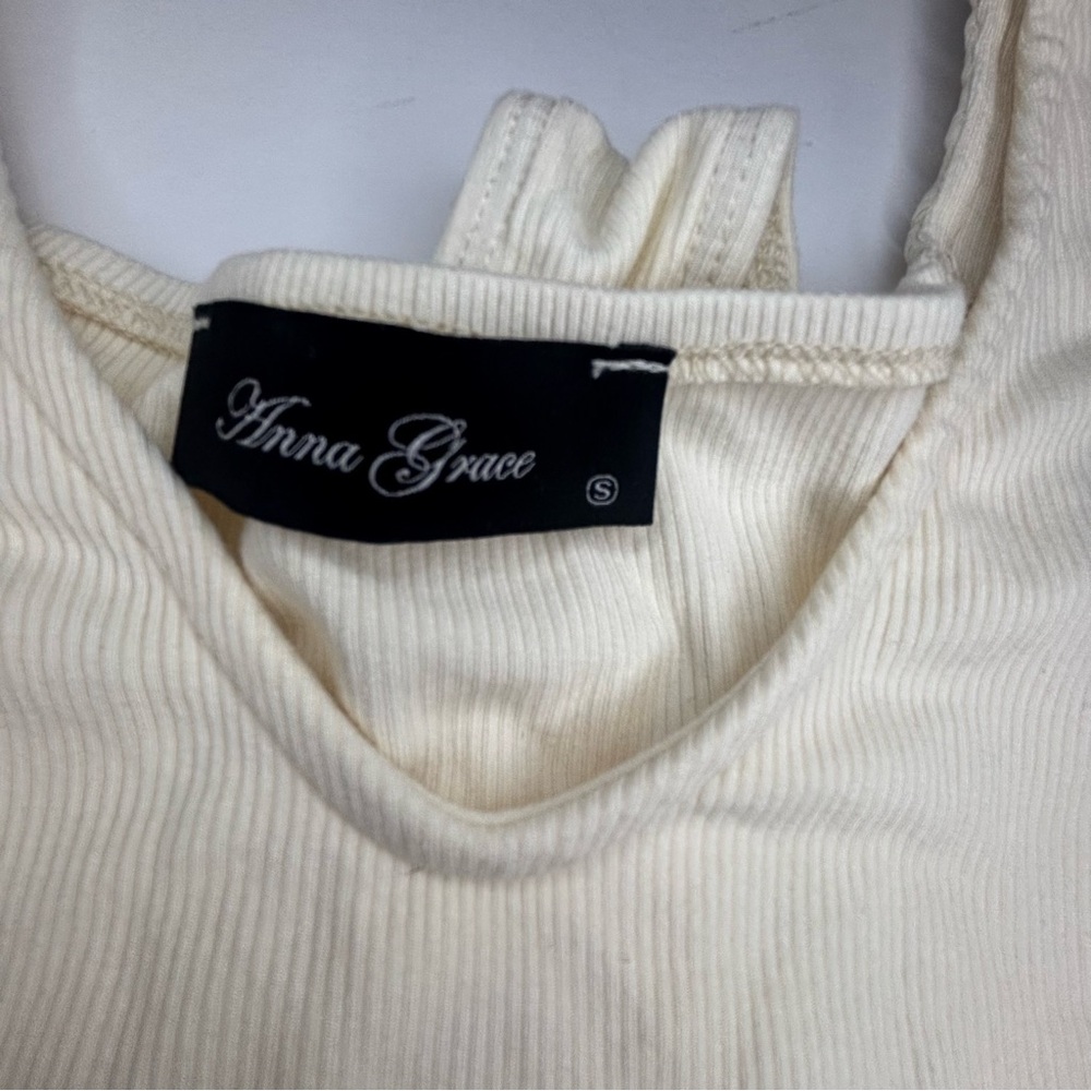 EUC Anna Grace Cream Ruffle Sleeve Bodysuit - Picture 2 of 4